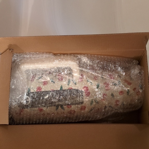 HydroJug Cherries Limited Series SOLD OUT 40oz Traveler - Picture 7 of 7